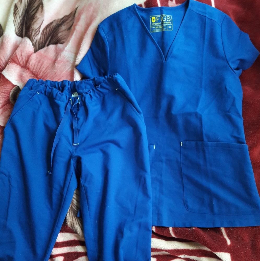 Women's FIGS Royal Blue Scrub Set XS